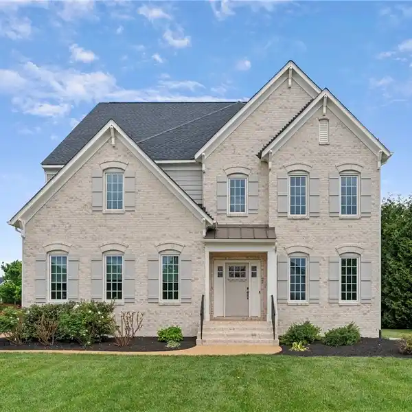MOVE-IN READY GEM WITH DESIGNER FINISHES