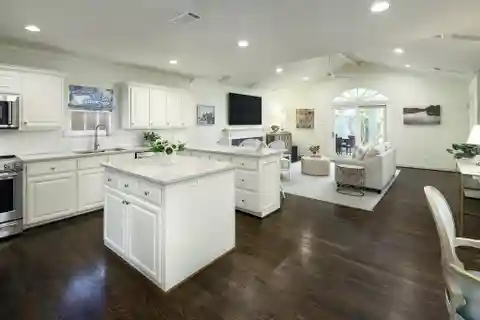 Move-In Ready Traditional in University Park