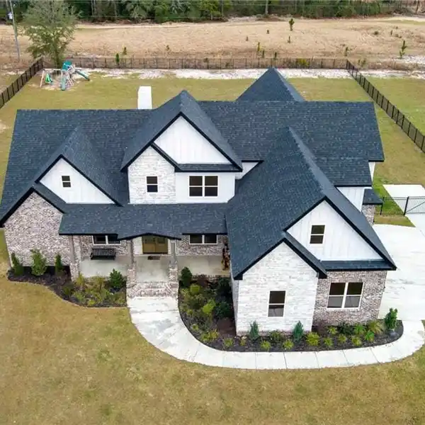 STUNNING CUSTOM HOME