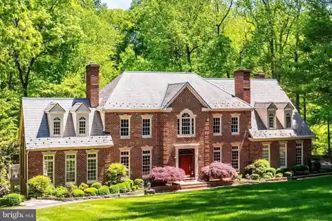 Exceptional Residence in Falcon Ridge on the Potomac