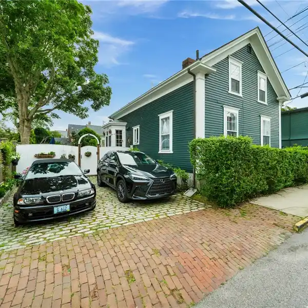 HISTORIC CHARM STEPS FROM WATERFRONT