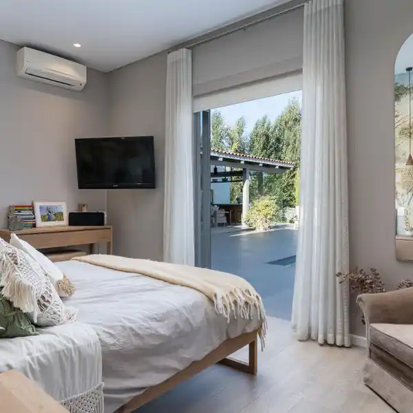 LUXURY CAPE WINELANDS ESTATE WITH POOL AND SCENIC VIEWS