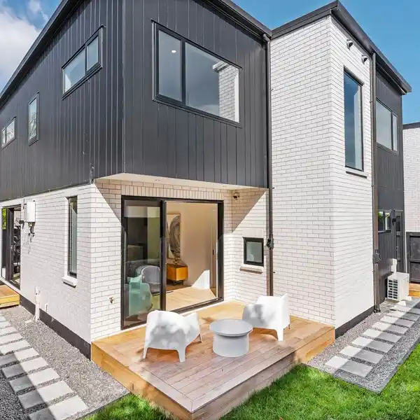 CEDAR-CLAD SOPHISTICATION WITH SUNLIT GARDEN ESCAPE