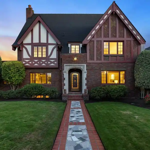 ICONIC MONTLAKE TUDOR