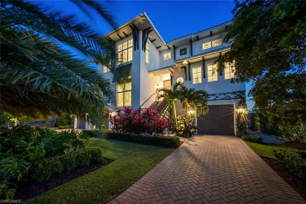 Gulf Access Home in a Highly Desirable Waterfront Neighborhood