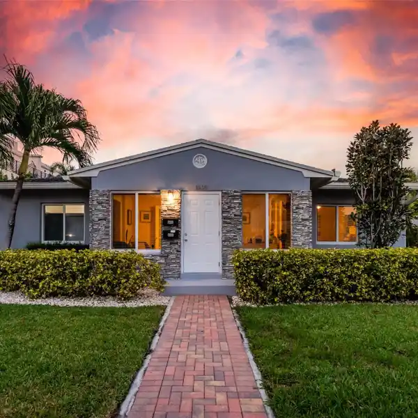 STUNNING RENOVATED HOME IN VICTORIA PARK