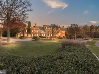 Impressive Entertainer's Dream in Round Hill