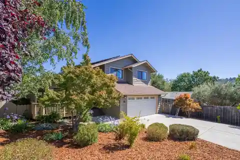 Light-Filled Open-Plan Home on a Quiet Cul-De-Sac
