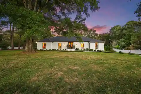 Brand-New Luxury Feel with Pool and Pool House