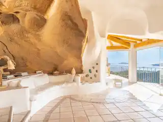 Resort-Like Retreat in Pantogia