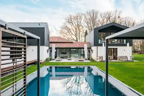 Sumptuous Contemporary Villa