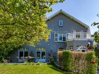 Elegant 1950s Villa with Sunny Garden