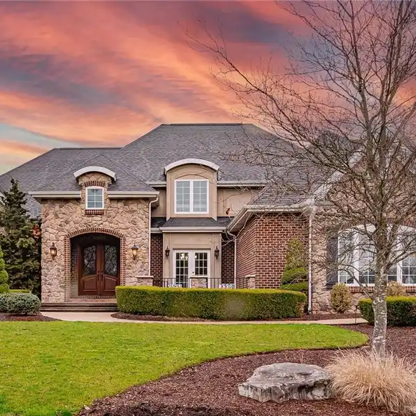 EXCEPTIONAL ESTATE IN MALLARD LANDING