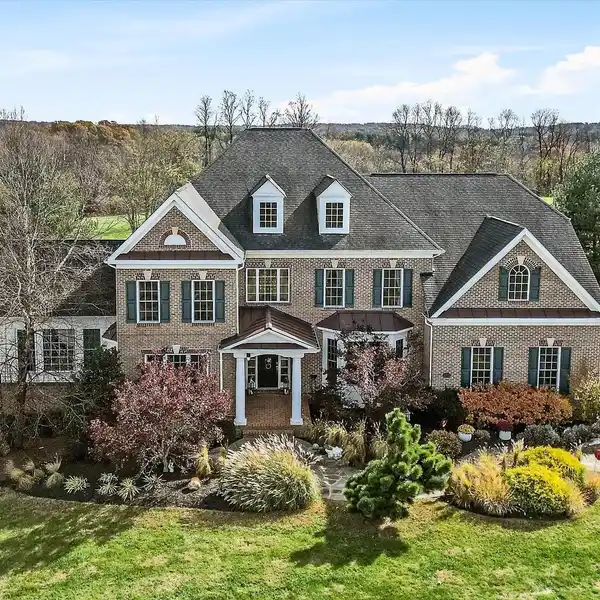 GOURMET KITCHEN WITH GRANITE COUNTERS AND HIGH-END APPLIANCES