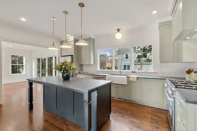 Stunning and Comfortable Modern Home in Coveted Neighborhood