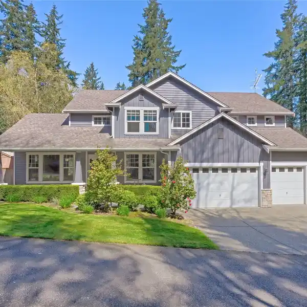 PACIFIC NORTHWEST LIVING AT ITS FINEST