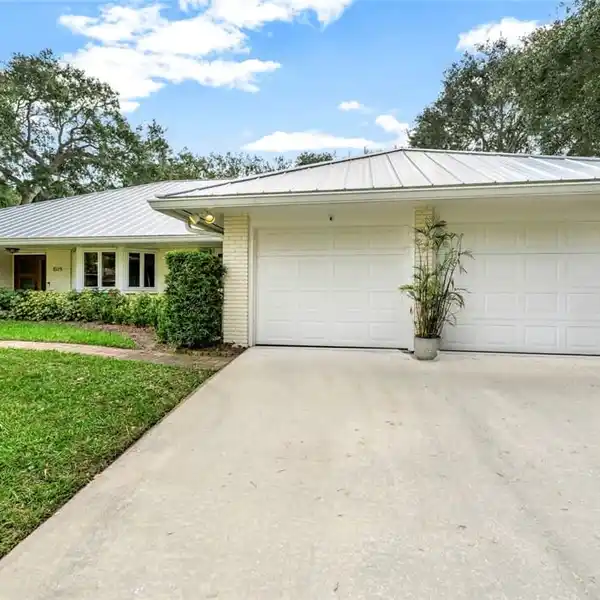 INVITING HOME IN CASTAWAY COVE