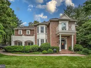 Beautifully Updated Home in the Gates at Avenel