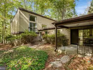 Rare Mid-Century Modern Retreat in Great Falls