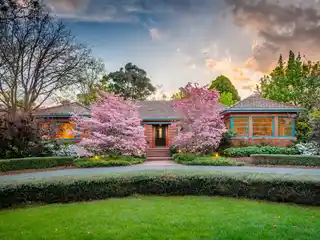 Charming Single-level Cottage