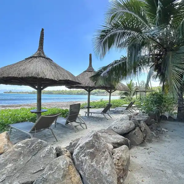 SERENE VILLA RETREAT WITH PANORAMIC RIVER VIEWS