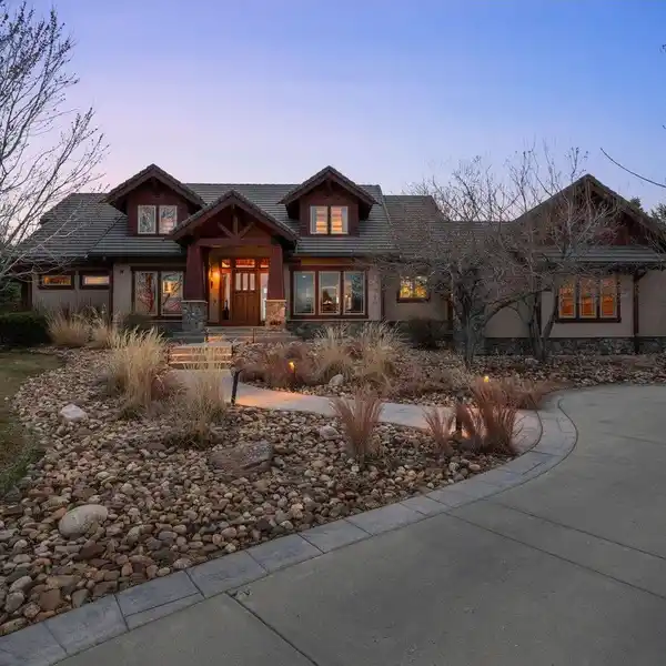 HIGHLY CUSTOMIZED CRAFTSMAN HOME IN LEGEND RIDGE