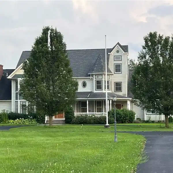 EXCEPTIONAL VICTORIAN MANOR ON TEN ACRES