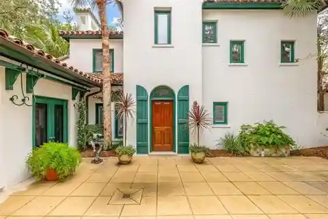 Spacious Five Bedroom Cottage in Ocean Forest