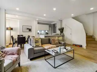 Immaculately Refurbished Two Bedroom Maisonette