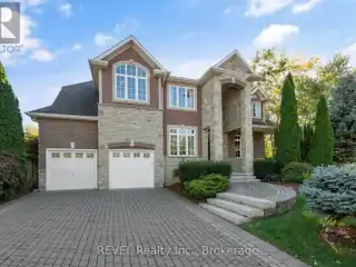 Grand Estate Living with Timeless Architectural Elegance