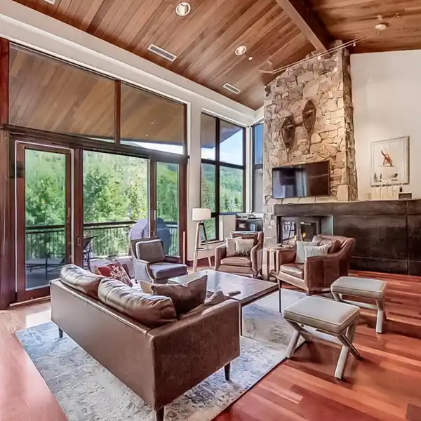 TOP-FLOOR LUXURY CONDO WITH VAIL MOUNTAIN VIEWS