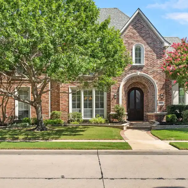 UPDATED HOME IN SOUGHT-AFTER WINDHAVEN FARM