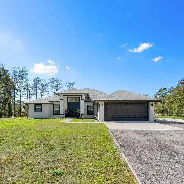CUSTOM HOME DESIGNED FOR ULTIMATE COMFORT AND CONVENIENCE