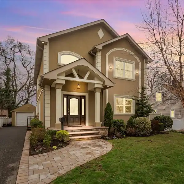 A PERFECT BLEND OF COMFORT AND ELEGANCE