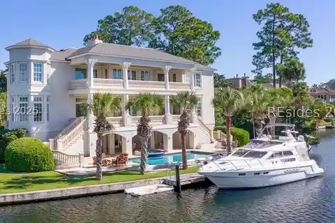 Stunning Harbourfront Living