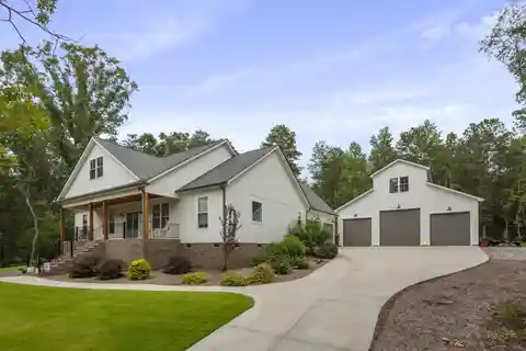 Spacious Modern Home Perfect for Entertaining