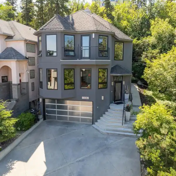 URBAN ELEGANCE IN STRATHCONA