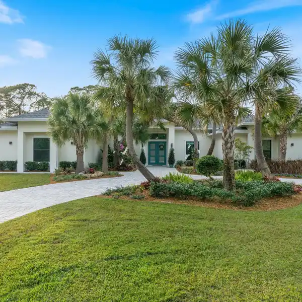 RECENTLY BUILT OASIS IN CALOOSA