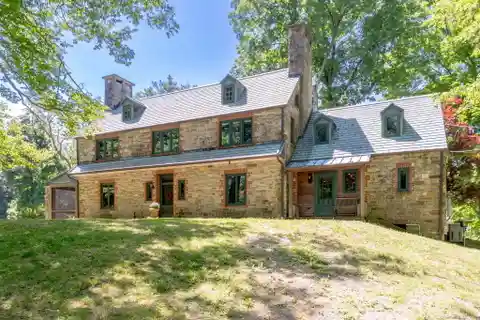 Vintage Estate for Equestrian and Nature Lovers