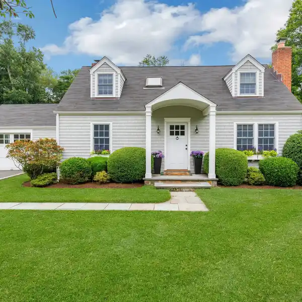 BEAUTIFULLY MAINTAINED CAPE COD HOME