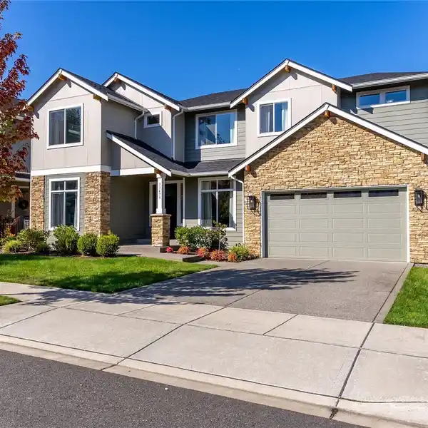 LUXURY AND FUNCTIONALITY IN THE GATED ENCLAVE OF TEN TRAILS