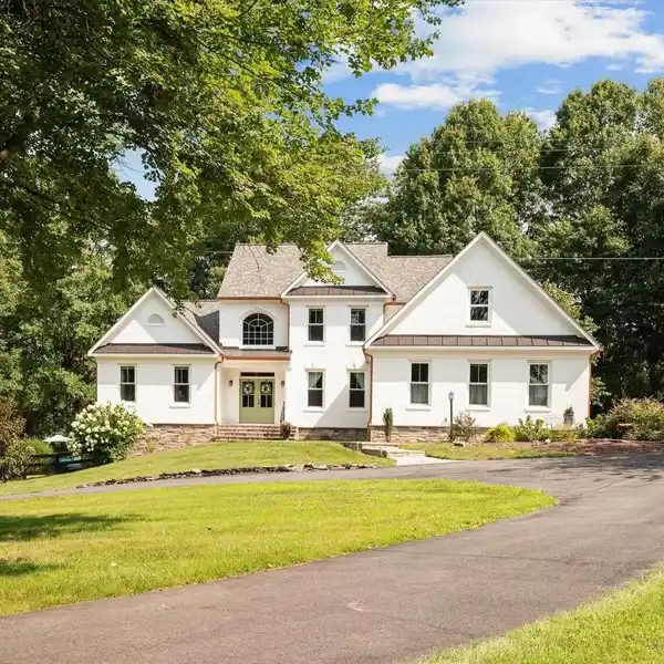 TURNKEY RETREAT ON A SECLUDED LOT