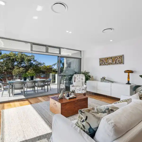 REFINED MODERN APARTMENT
