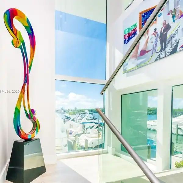 FIRST-FLOOR CORNER UNIT WITH BREATHTAKING VIEWS