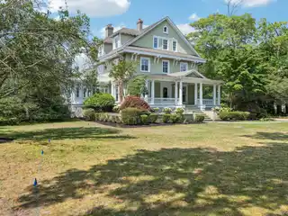 Waterfront Luxury Retreat with Private Docks