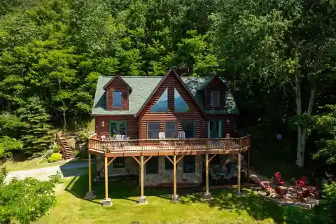 Private Log Home Overlooking Grandfather Mountain