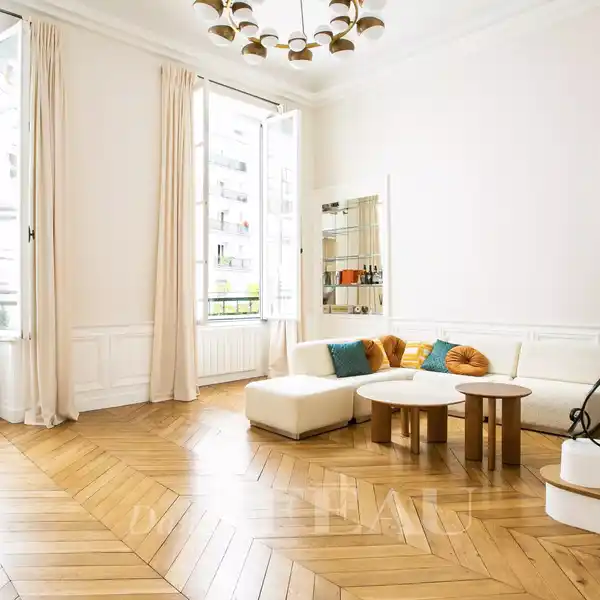 BEAUTIFUL, SUN-FILLED APARTMENT