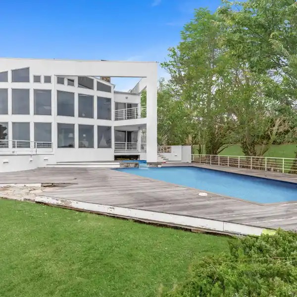 ONE-OF-A-KIND CONTEMPORARY WATERFRONT ESTATE