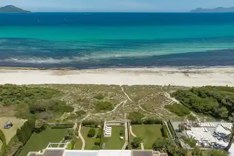 Fabulous Property with Garden and Direct Beach Access