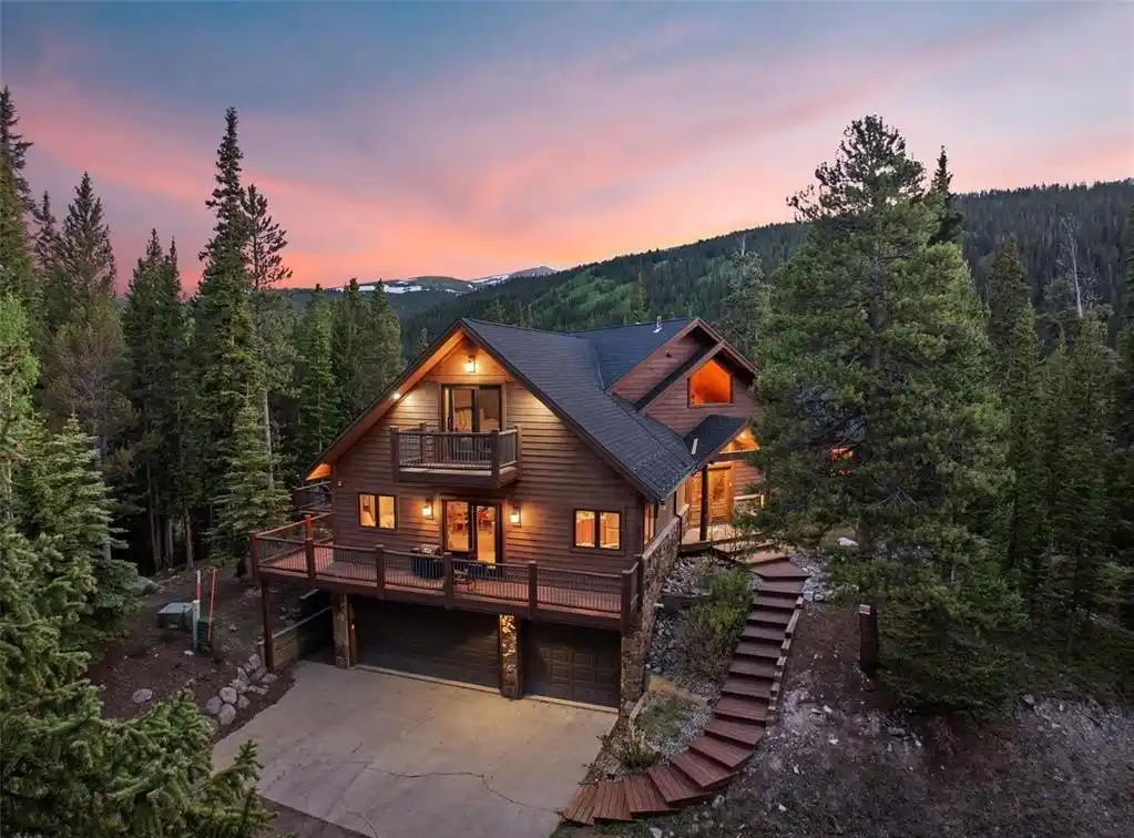 Exceptional Red Mountain Estate